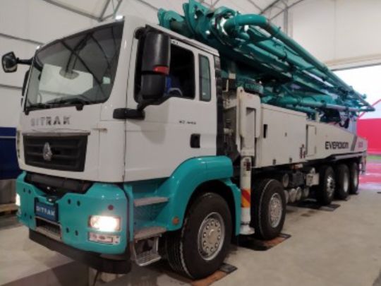 4.2.3.06автобетононасос sitrak c7h 10×4 zz5316gjbv516me длина стрелы 56 м
