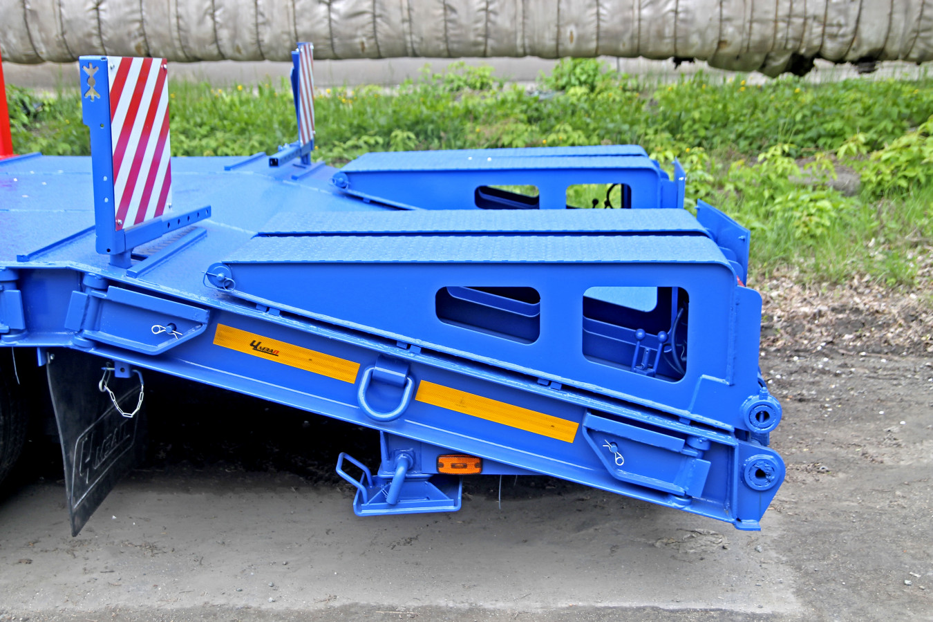 Низкорамный полуприцеп-тяжеловоз чмзап 99064 по спецификации 042-02-кут-пп4