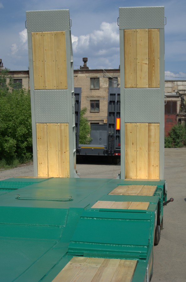 Низкорамный полуприцеп-тяжеловоз чмзап 93853 по спецификации 037 в