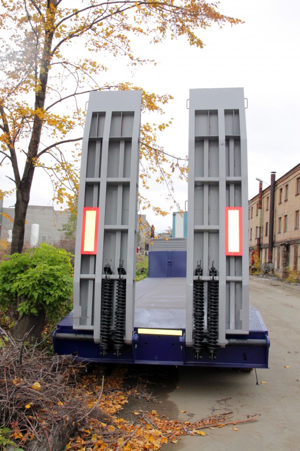 Низкорамный полуприцеп-тяжеловоз чмзап 938530 по спецификации 037 ук