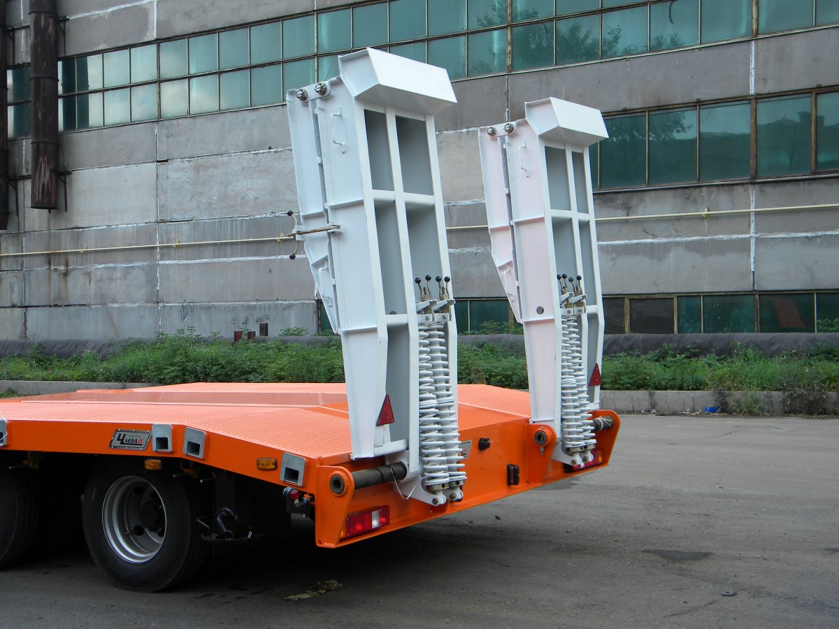 Низкорамный полуприцеп-тяжеловоз чмзап 938530 по спецификации 040