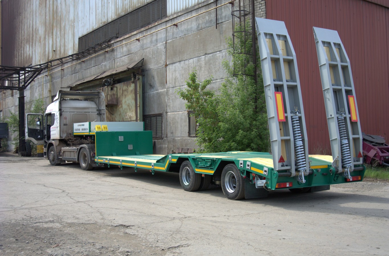 Низкорамный полуприцеп-тяжеловоз чмзап 93853 по спецификации 037 в