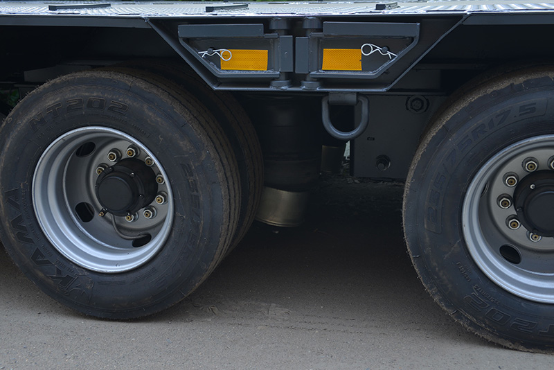 Низкорамный полуприцеп-тяжеловоз чмзап 93853 по спецификации 030 мту