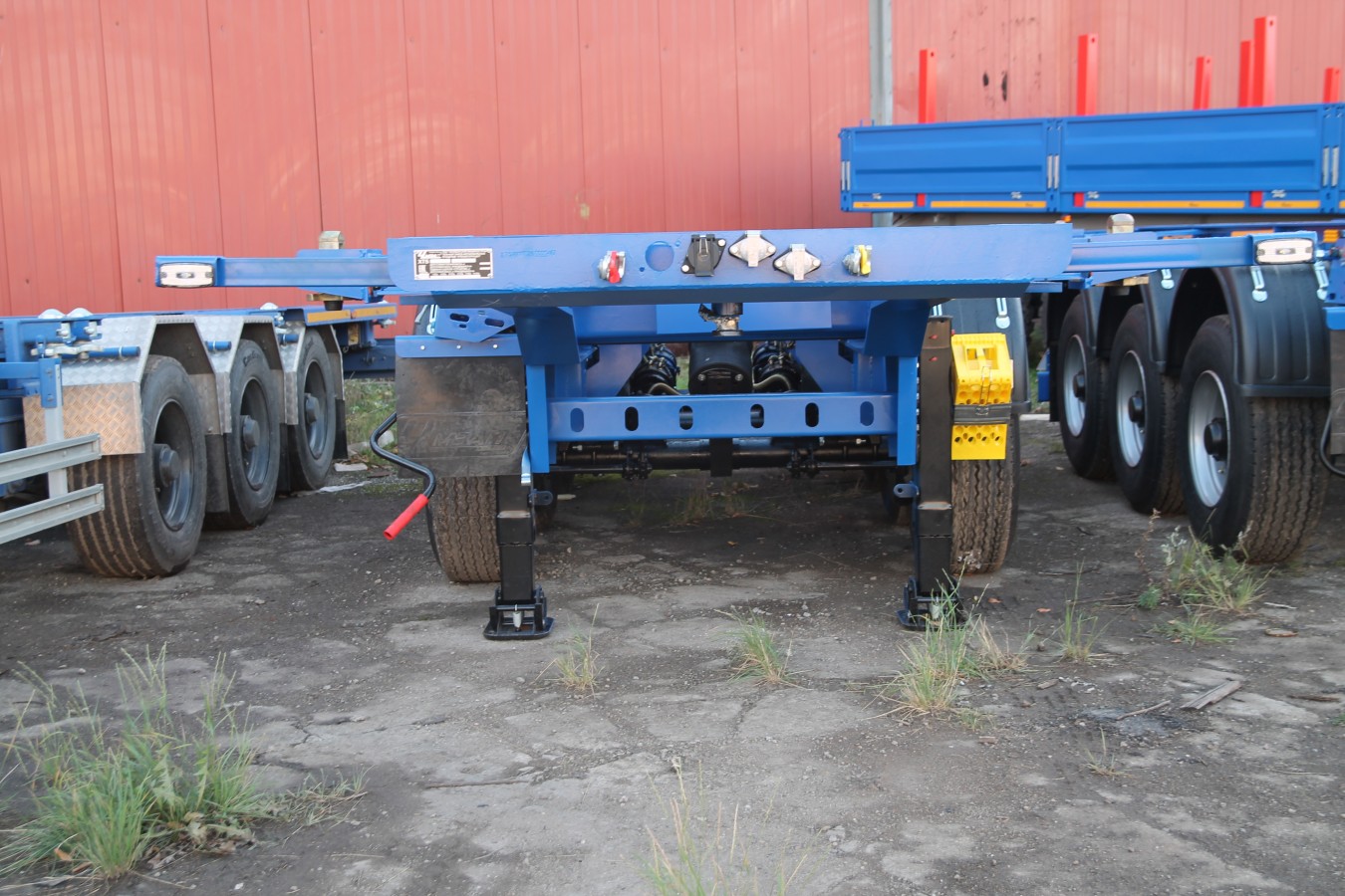 Полуприцеп для перевозки контейнеров 40 футовых по спецификации 053 pw чмзап 9911