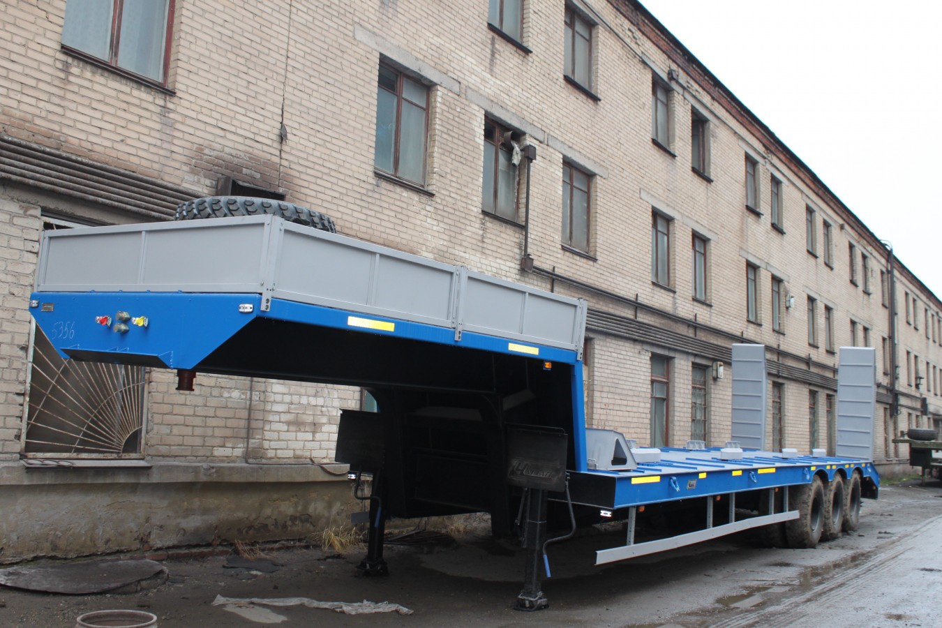 Полуприцеп-тяжеловоз чмзап 9990 по спецификации 072 м