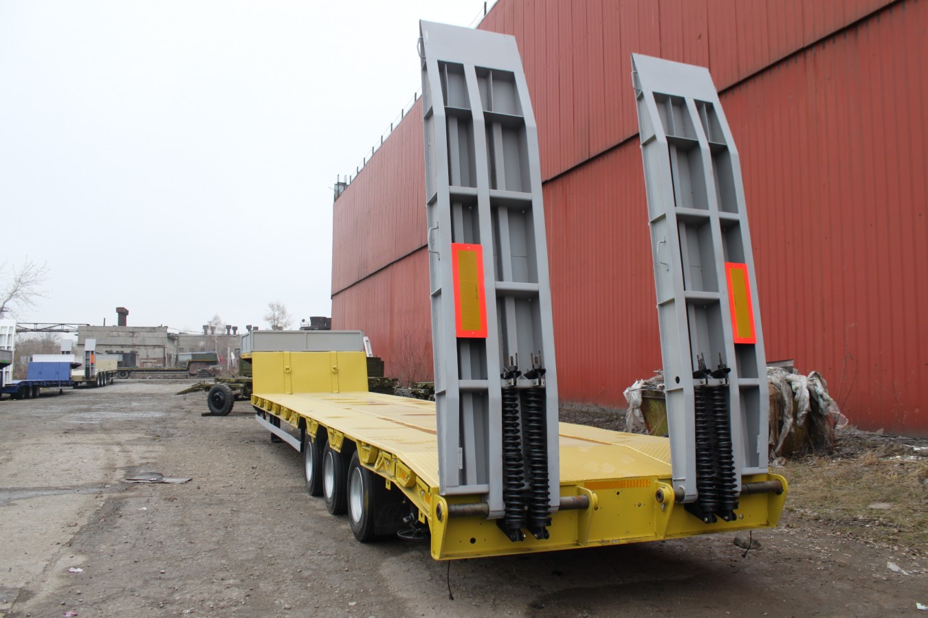 Низкорамный полуприцеп-тяжеловоз чмзап 99064 по спецификации 042-02 pw