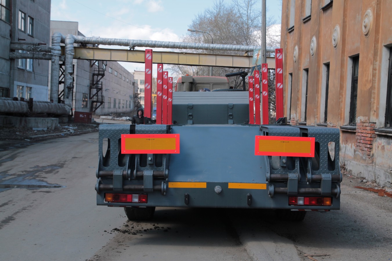 Полуприцеп-тяжеловоз автомобильный чмзап 99064 по спецификации 081 ккт11