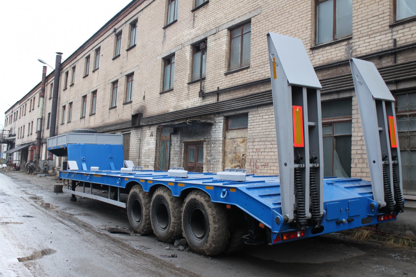 Полуприцеп-тяжеловоз чмзап 9990 по спецификации 072 м