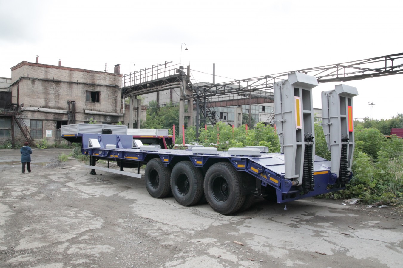 Полуприцеп-тяжеловоз чмзап 9990 по спецификации 073-01 нс