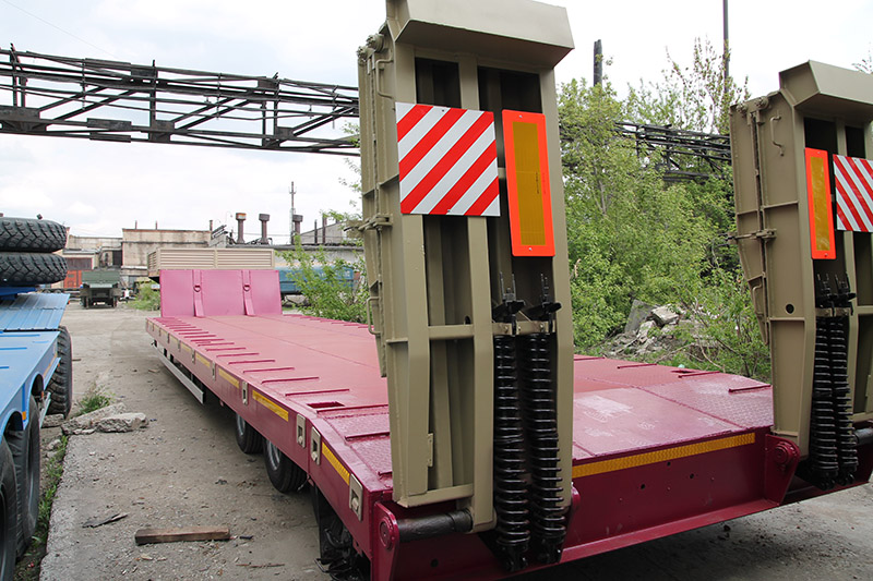 Низкорамный полуприцеп-тяжеловоз чмзап 99064 по спецификации 046 g45