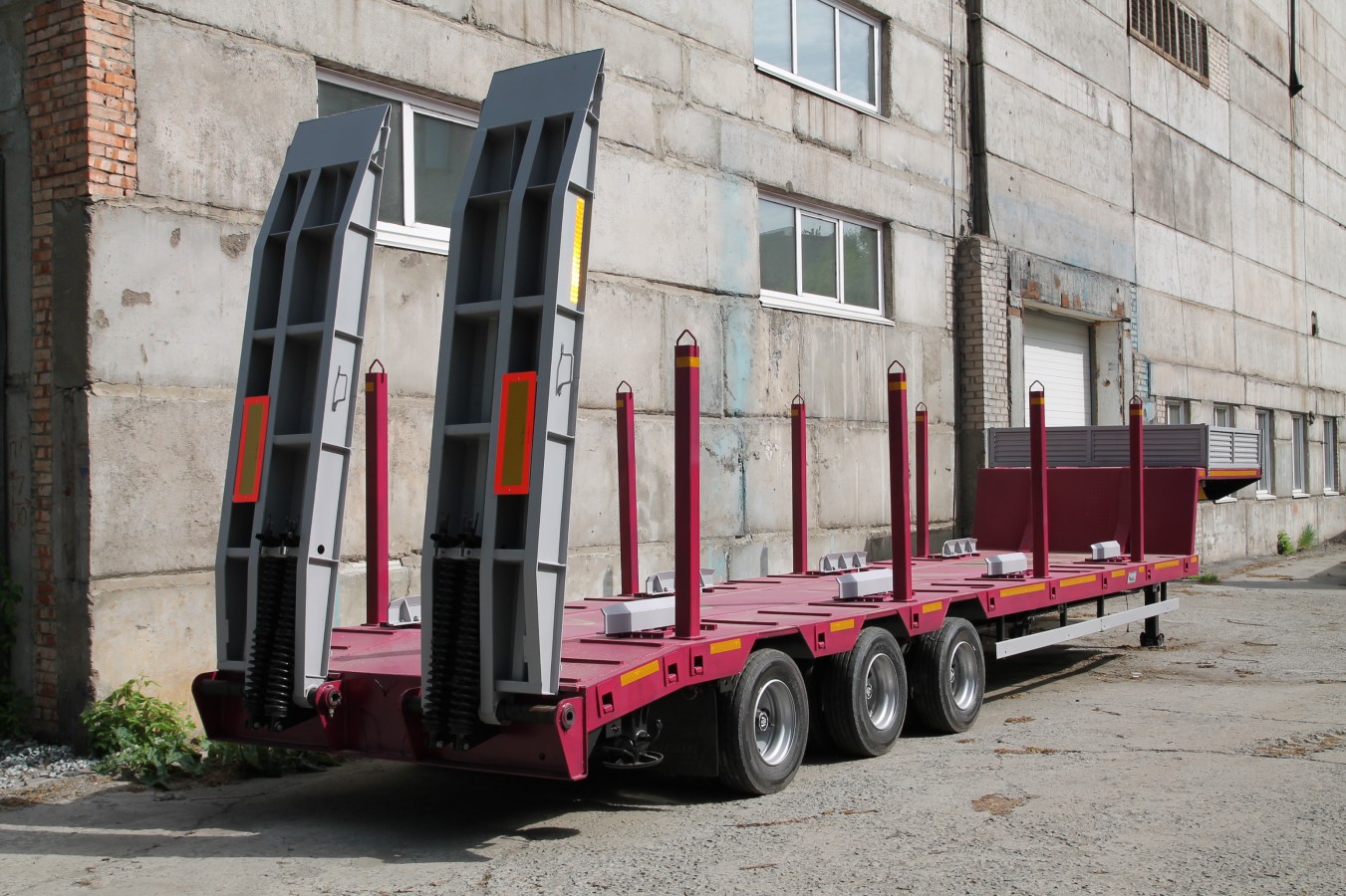 Низкорамный полуприцеп-тяжеловоз чмзап 99064 по спецификации 042-02 рп