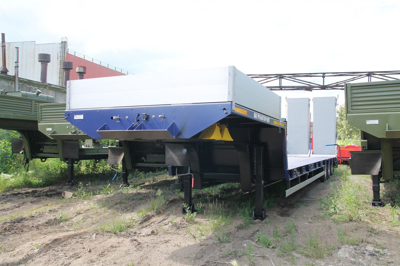 Низкорамный полуприцеп-тяжеловоз чмзап 99064 по спецификации 042 бк pw