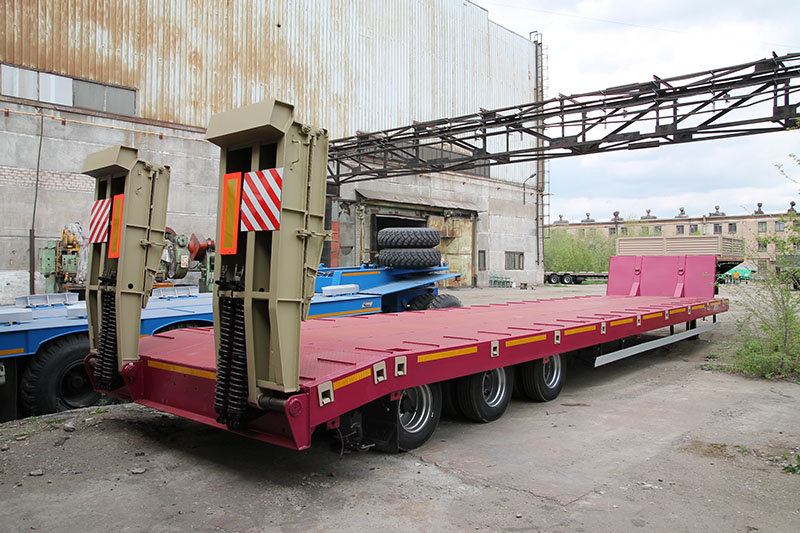 Низкорамный полуприцеп-тяжеловоз чмзап 99064 по спецификации 046 g45