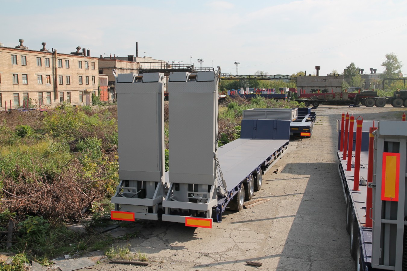 Низкорамный полуприцеп-тяжеловоз чмзап 99064 по спецификации 042