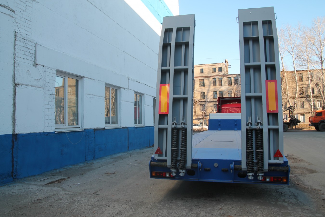 Низкорамный полуприцеп-тяжеловоз чмзап 99064 по спецификации 042-02 ву3 пп4 (100-02)