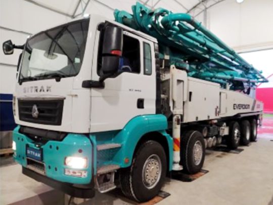 4.2.3.07автобетононасос на шасси sitrak c7h 10×4zz5316gjbv516me длина стрелы 61 м