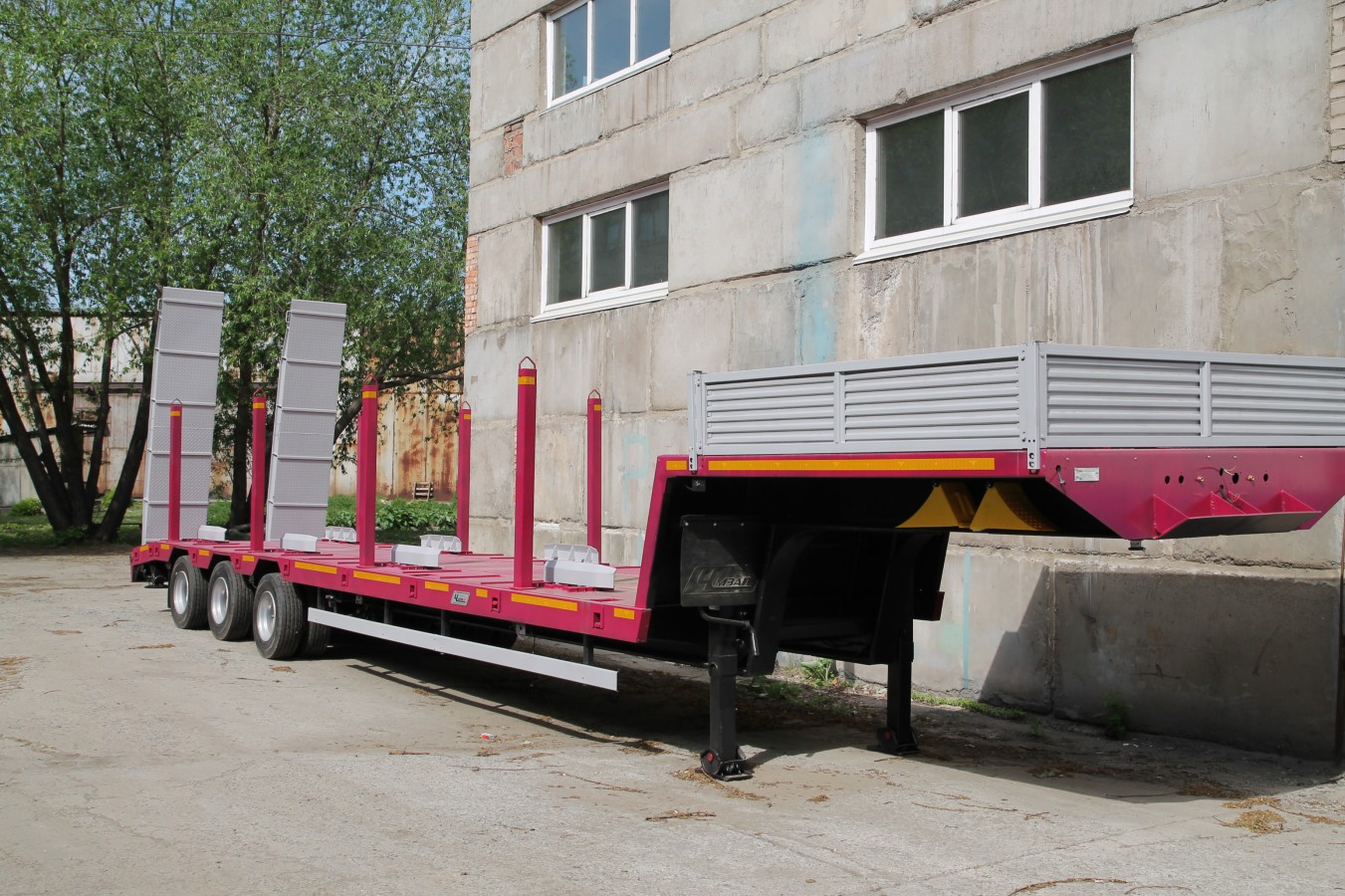 Низкорамный полуприцеп-тяжеловоз чмзап 99064 по спецификации 042-02 рп