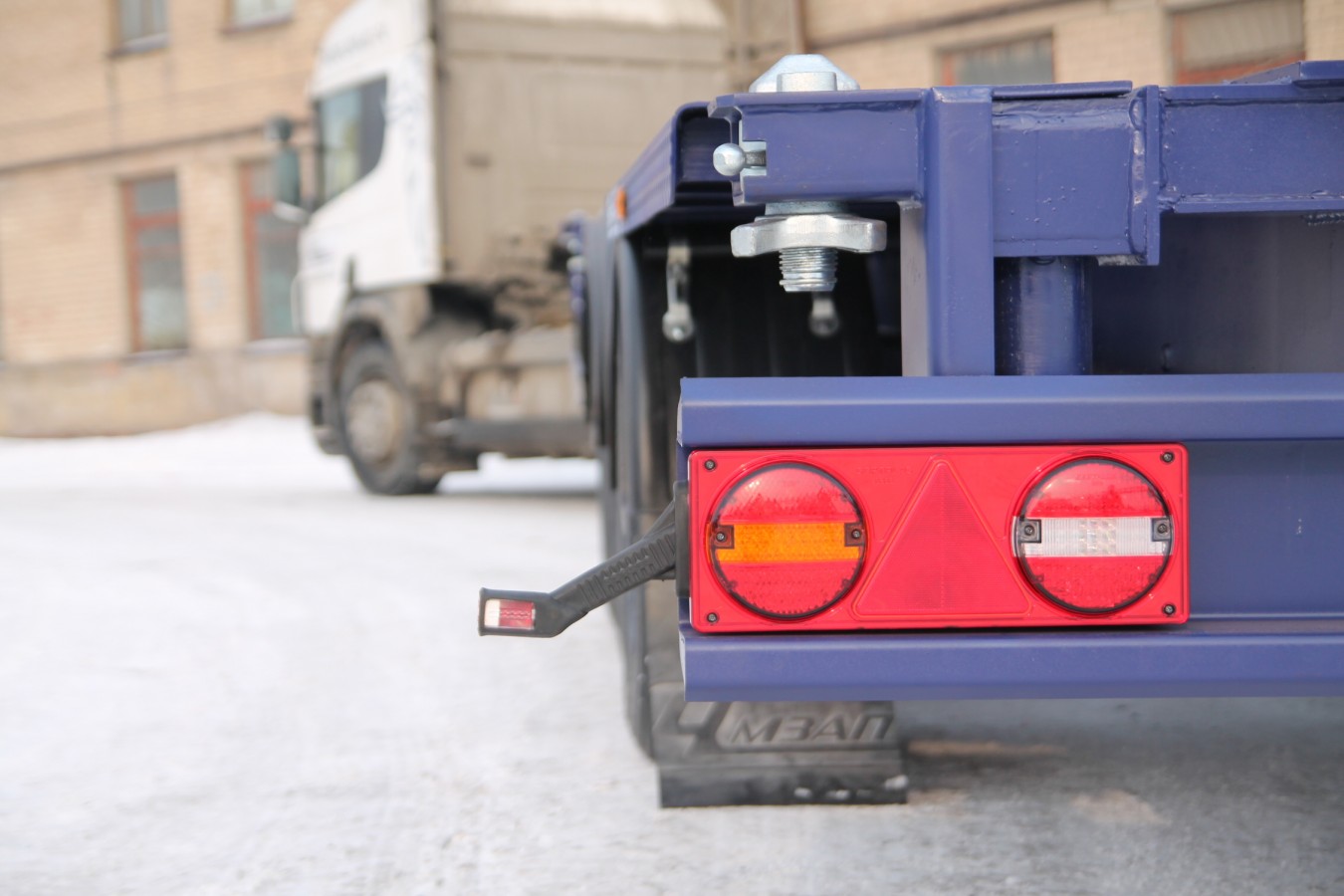 Полуприцеп для перевозки контейнеров 40 футовых по спецификации 053 pw чмзап 9911