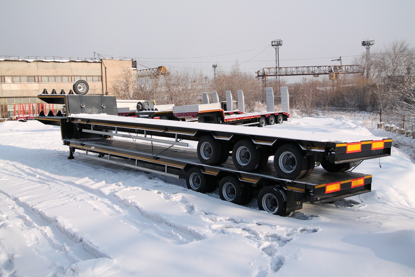 Низкорамный полуприцеп-тяжеловоз чмзап 99064 по спецификации 042 kз