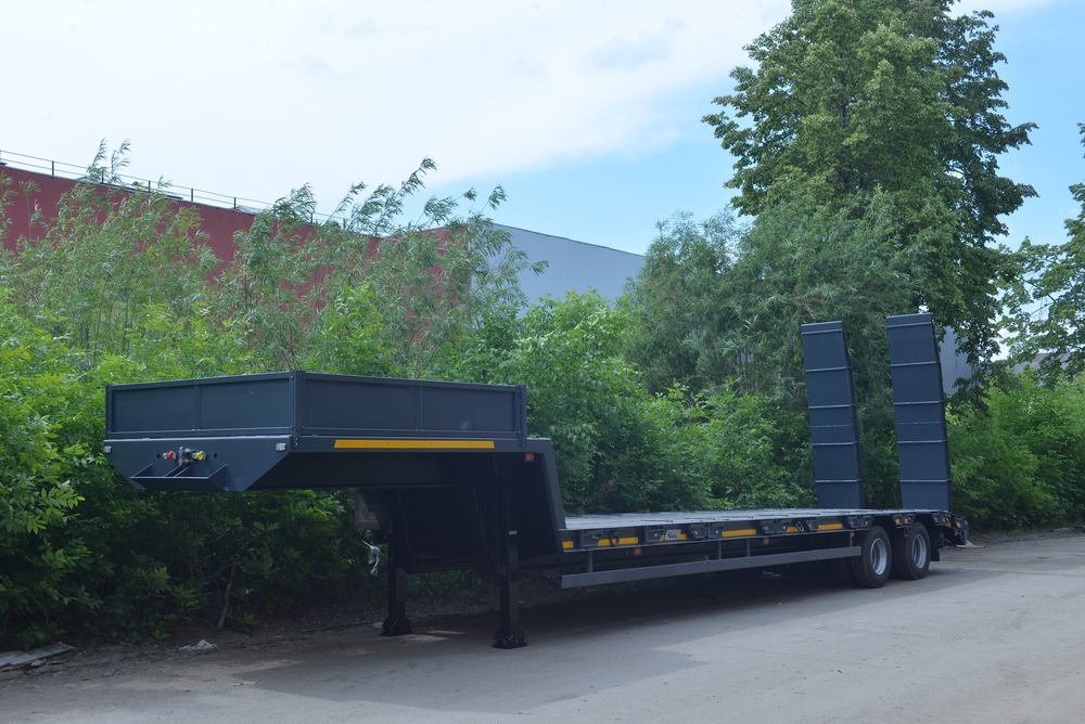 Низкорамный полуприцеп-тяжеловоз чмзап 93853 по спецификации 030 мту