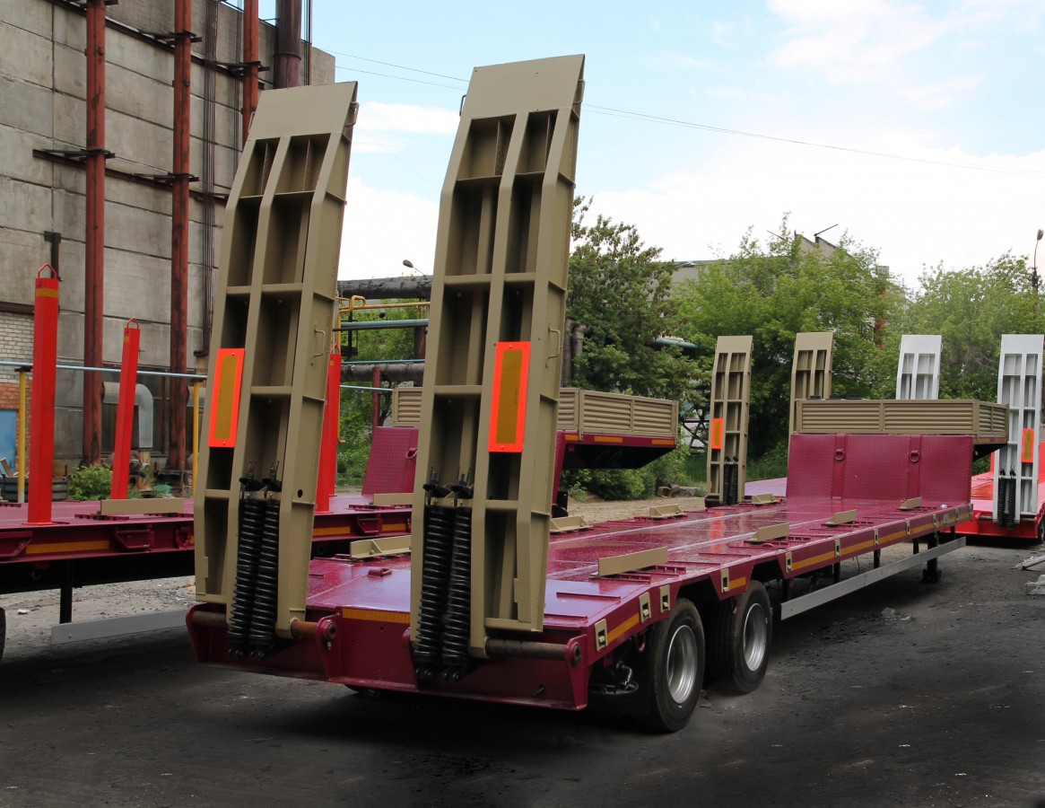 Низкорамный полуприцеп-тяжеловоз чмзап 938530 по спецификации 037 укву