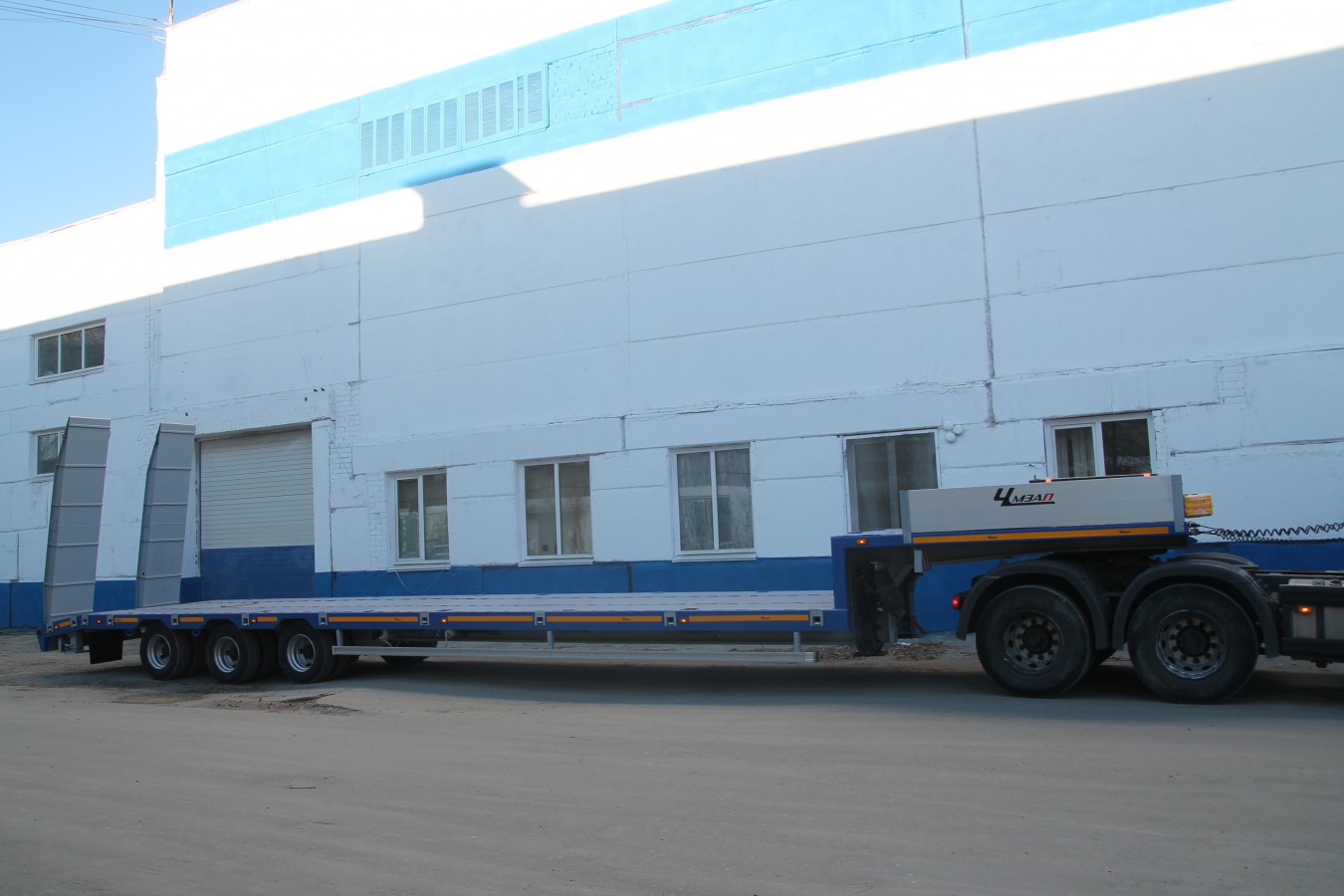 Низкорамный полуприцеп-тяжеловоз чмзап 99064 по спецификации 042-02 ву3 пп4 (100-02)