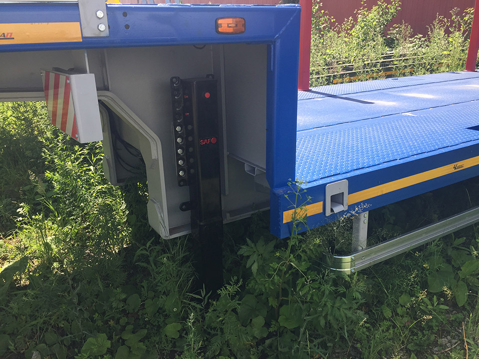 Низкорамный полуприцеп-тяжеловоз  чмзап 99064 по спецификации 042-02 ву5 пп4(100-01)