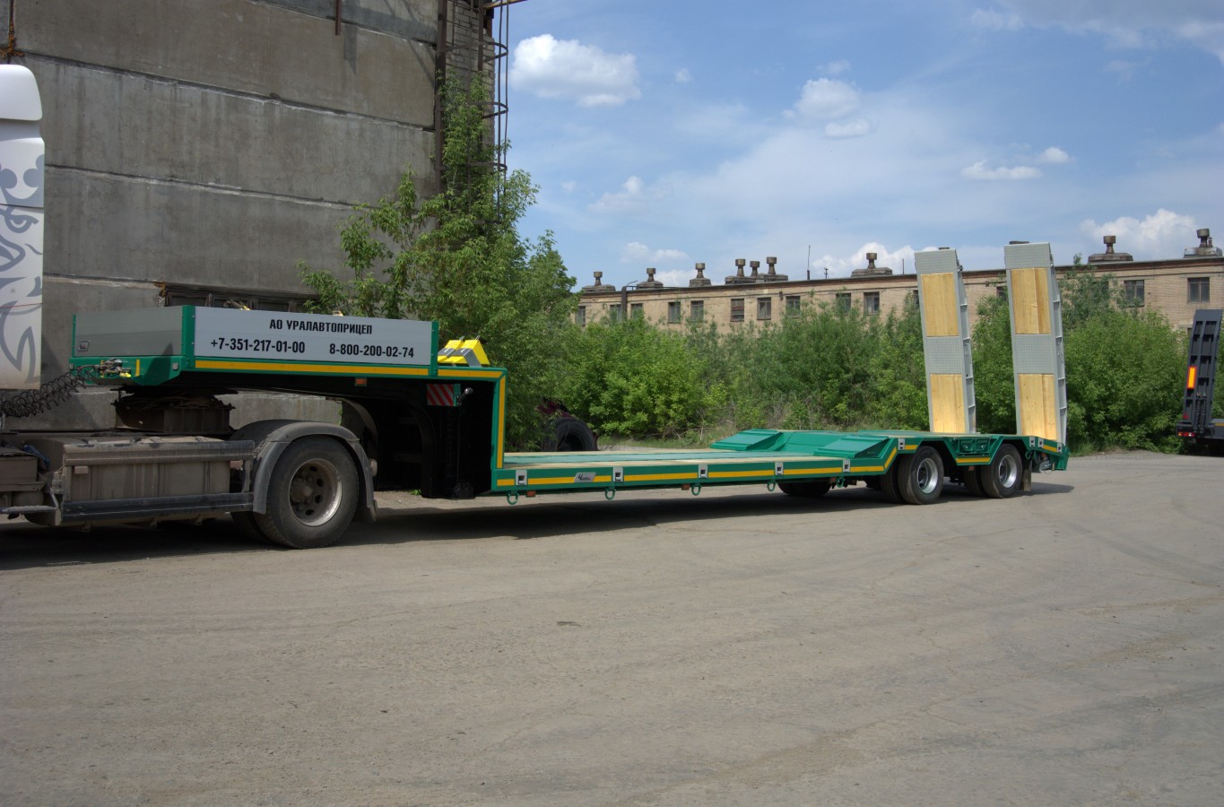 Низкорамный полуприцеп-тяжеловоз чмзап 93853 по спецификации 037 в