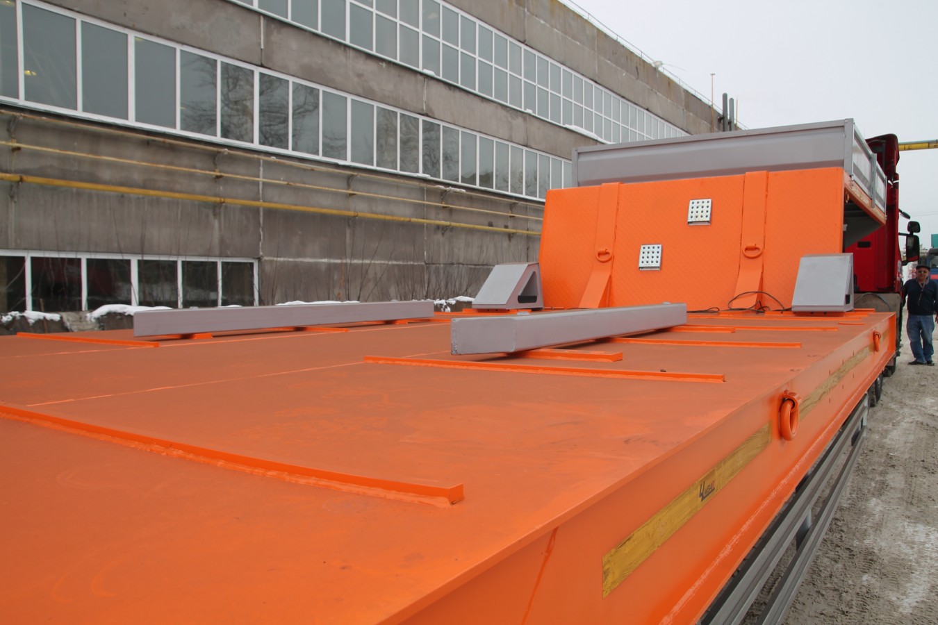 Полуприцеп-тяжеловоз чмзап 9990 по спецификации 070 м