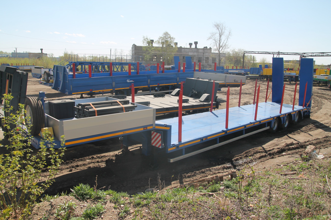 Низкорамный полуприцеп-тяжеловоз чмзап 99064 по спецификации 100-01