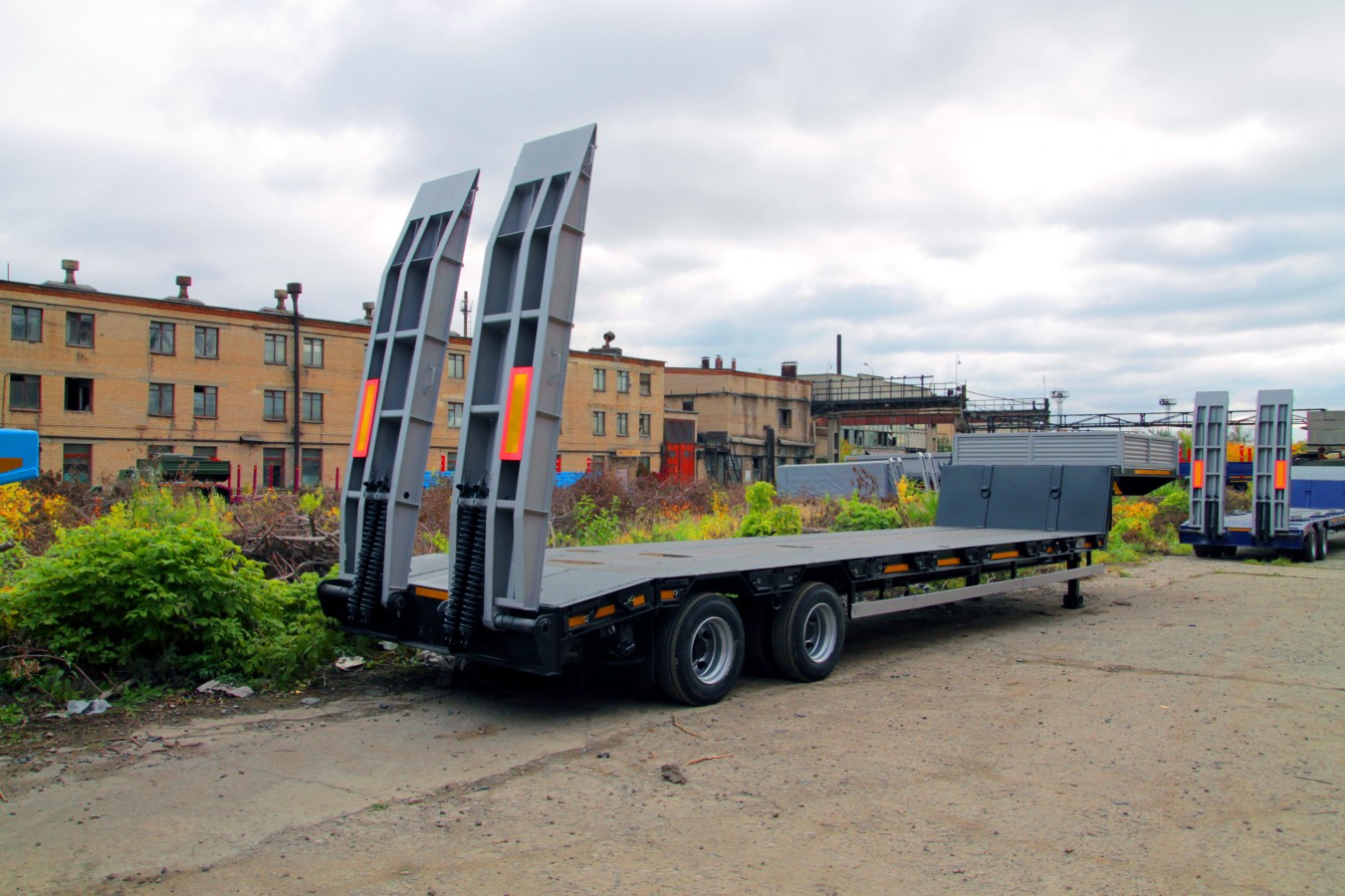 Низкорамный полуприцеп-тяжеловоз чмзап 938530 по спецификации 037 ук