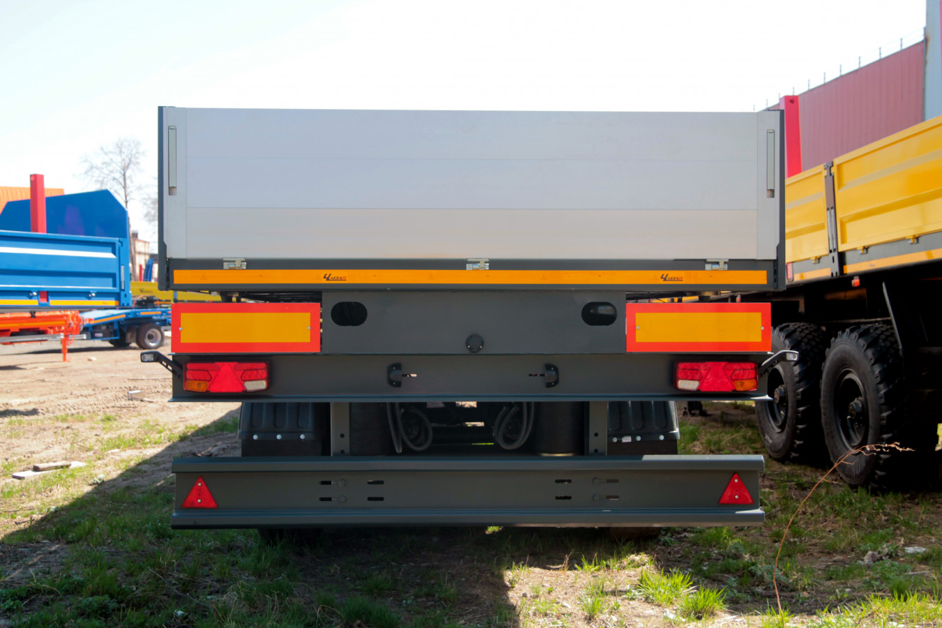 Полуприцеп бортовой чмзап 99064 по спецификации 031 ап